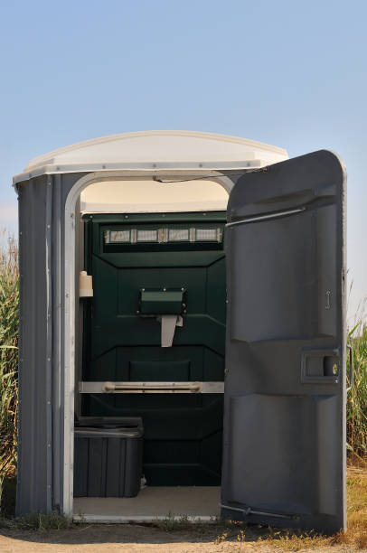 Best Portable restroom trailer rental  in Mount Morris, MI